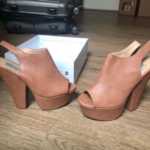 Steve Madden cognac peep toe platform heels
